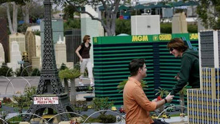 Man Proposes At Legoland
